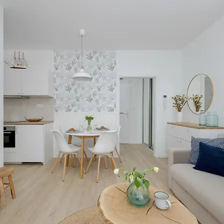 Baltic Marina With Balcony & Pet Friendly By Renters דירה קולובז'ג