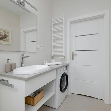 Baltic Marina With Balcony & Pet Friendly By Renters דירה קולובז'ג
