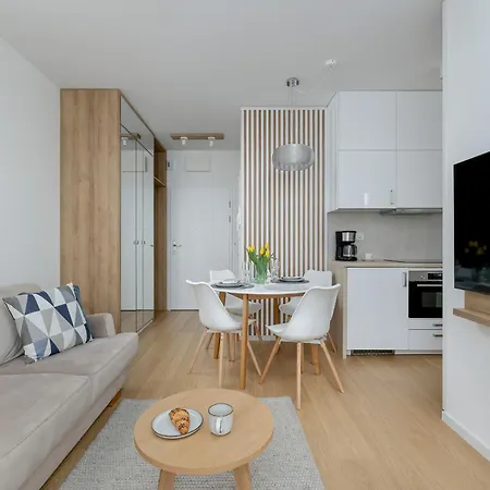 Baltic Marina With Balcony & Pet Friendly By Renters דירה קולובז'ג