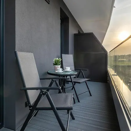 Baltic Marina With Balcony & Pet Friendly By Renters דירה קולובז'ג